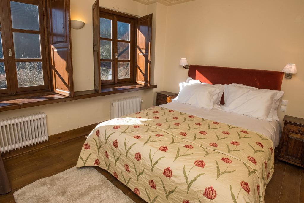 Epoches Hotel Karpenisi Exterior photo