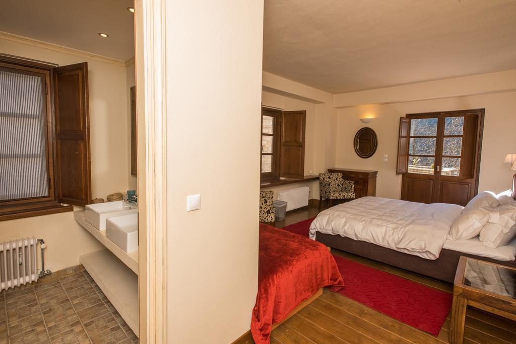 Epoches Hotel Karpenisi Exterior photo